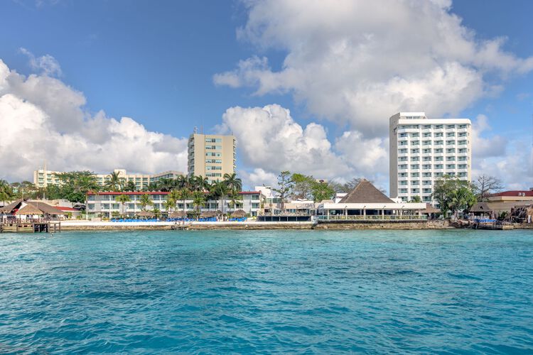 Visita El Cid La Ceiba Beach Hotel, y enamórate de sus impresionantes vistas al mar Caribe